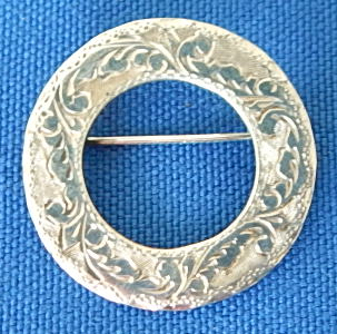 Siam sterling 1" O pin, ornate design