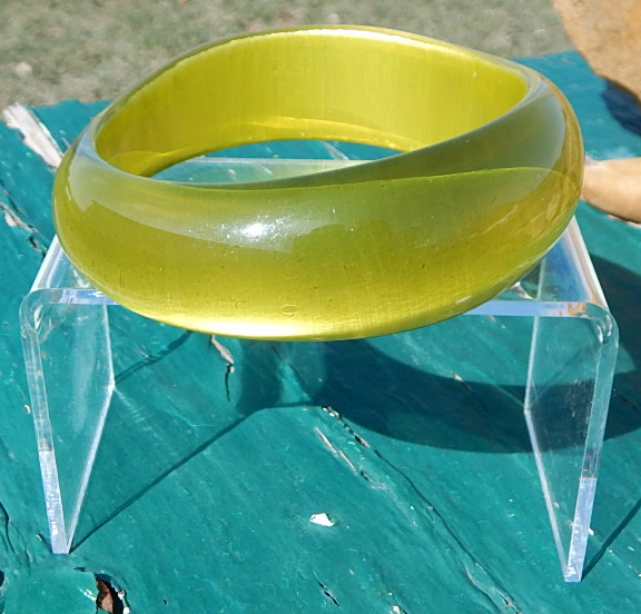 Lucite Frosted Moonglow lime bangle