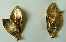 Giovvani gold leaves clip on earrings