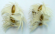 Vintage soft plastic chite clip earrings