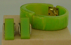 Bakelite hinged bracelet with clip earrings