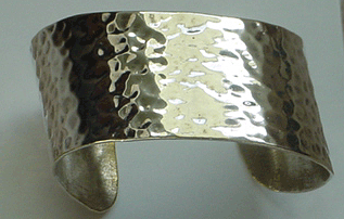 Los Castillo hammered cuff