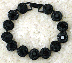 Black faceted glass bracelet