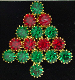 Attruia Christmas tree pin